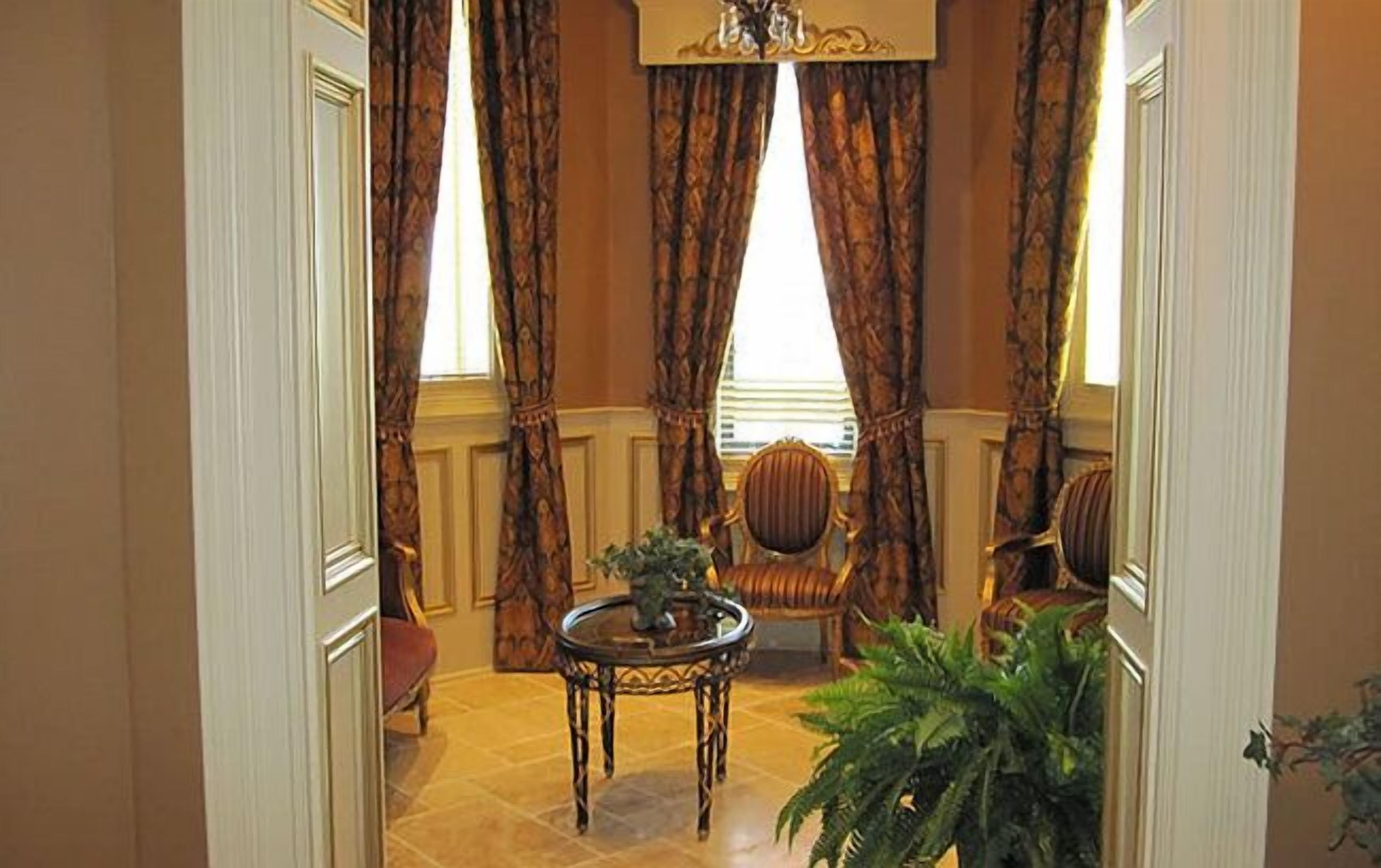 executive suite | in-room safe, iron/ironing board, free wifi