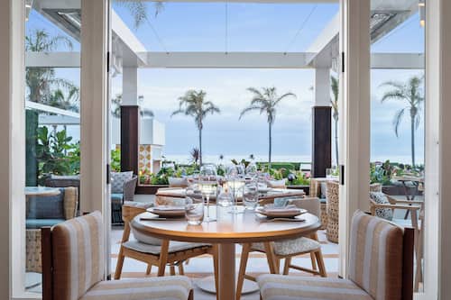 7 restaurants servant le petit déjeuner, le déjeuner et le dßner