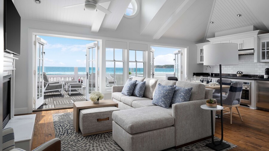 Beach Village at The Del, LXR Hotels & Resorts