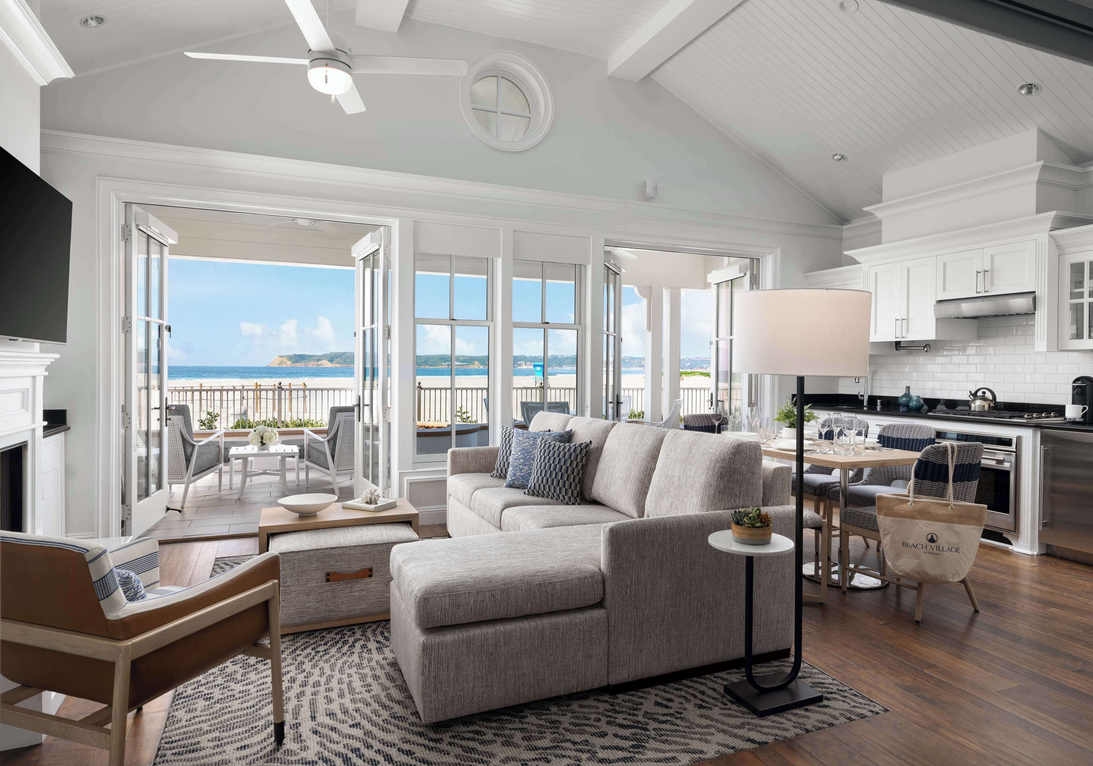 Fridge, coffee/tea maker