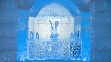 Igloo Hotel double room | Bar (on property)
