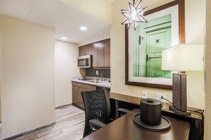 Premium bedding, desk, laptop workspace, blackout curtains - Homewood Suites by Hilton Charleston Historic District (Charleston)
