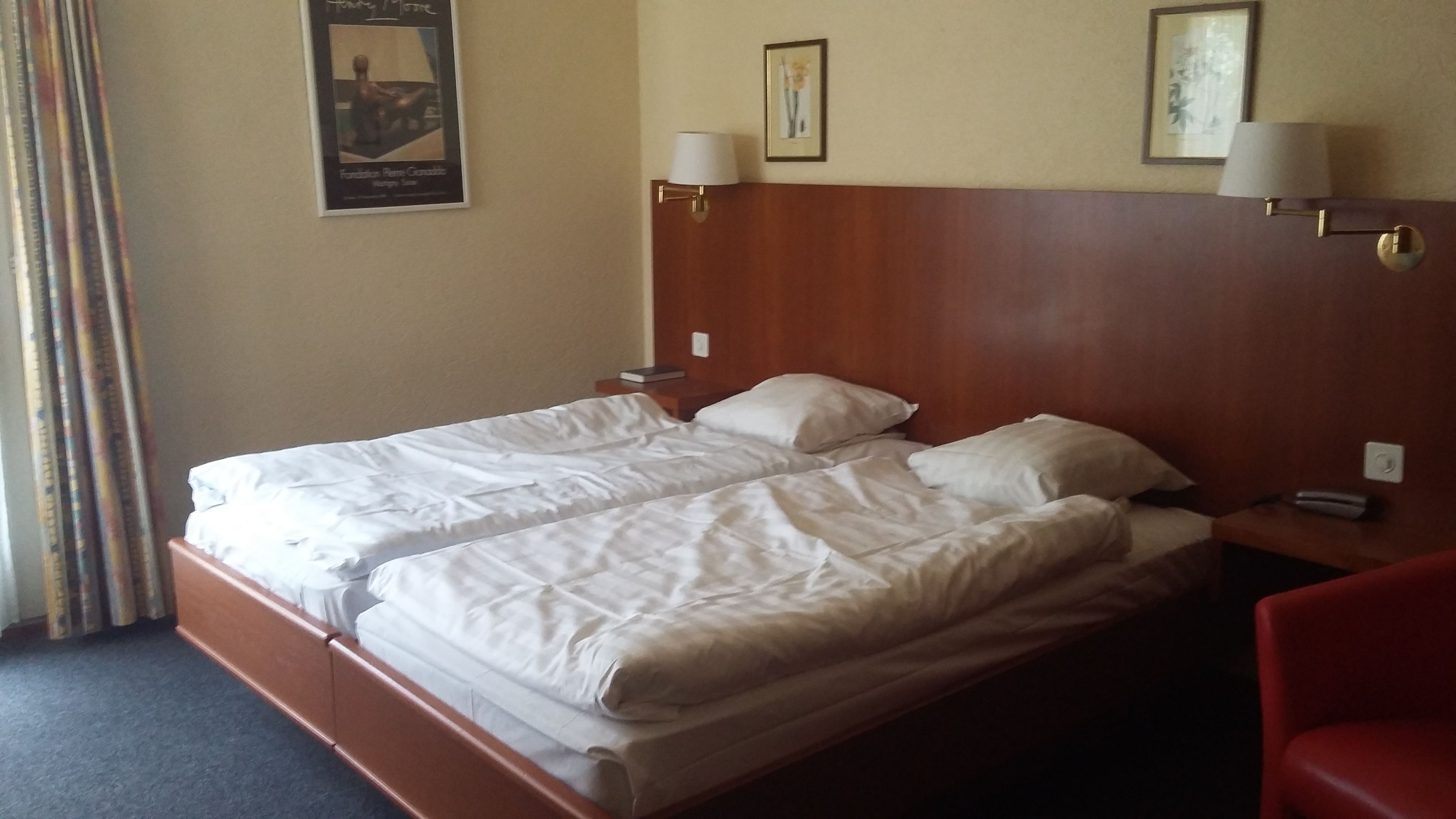 twin room | minibar, in-room safe, desk, soundproofing