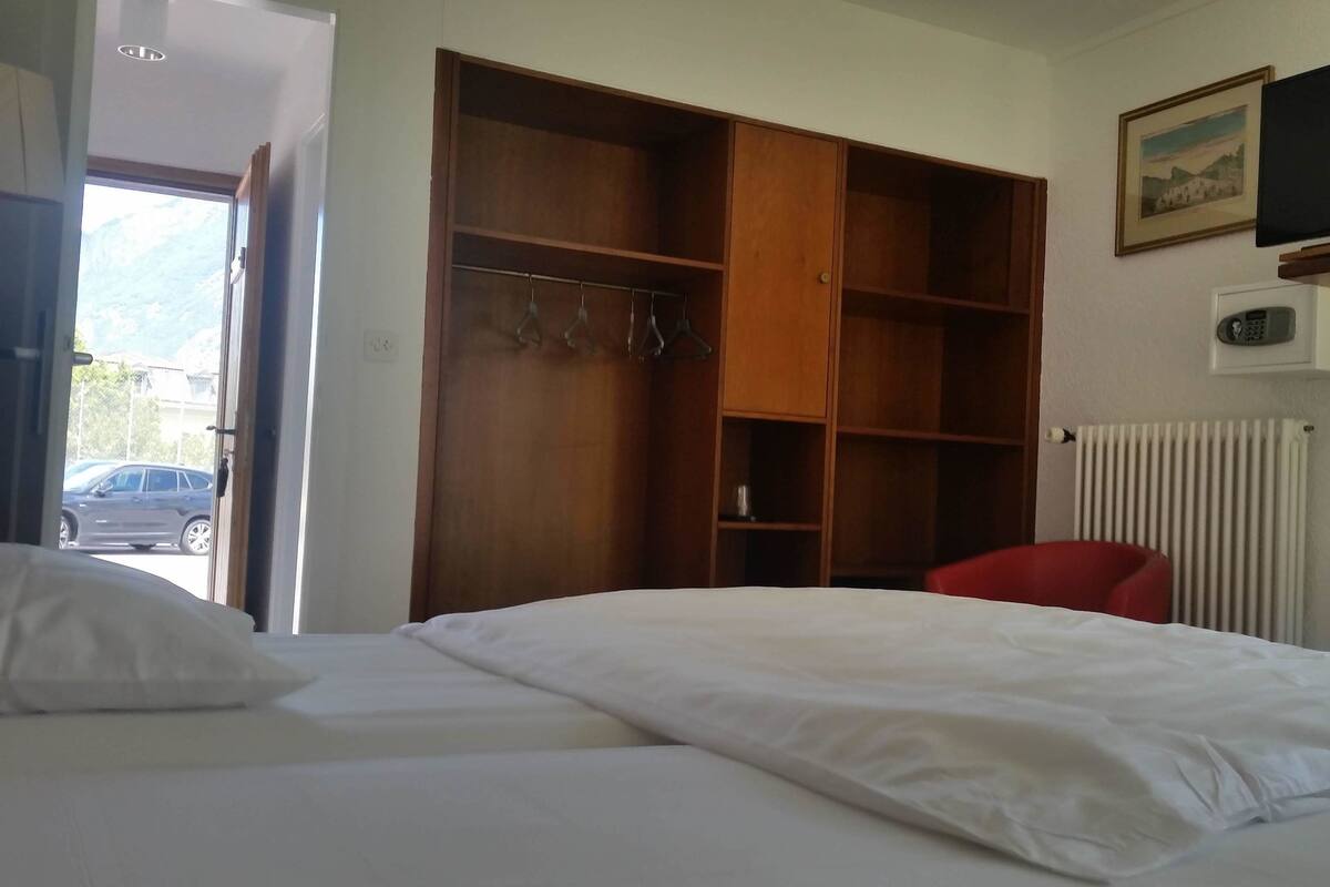 Single Room | Safe