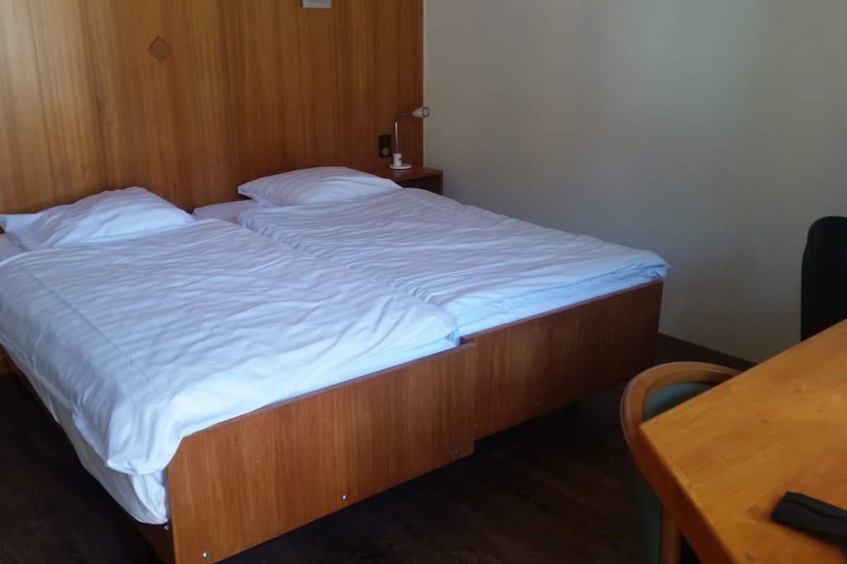 twin room | minibar, in-room safe, desk, soundproofing