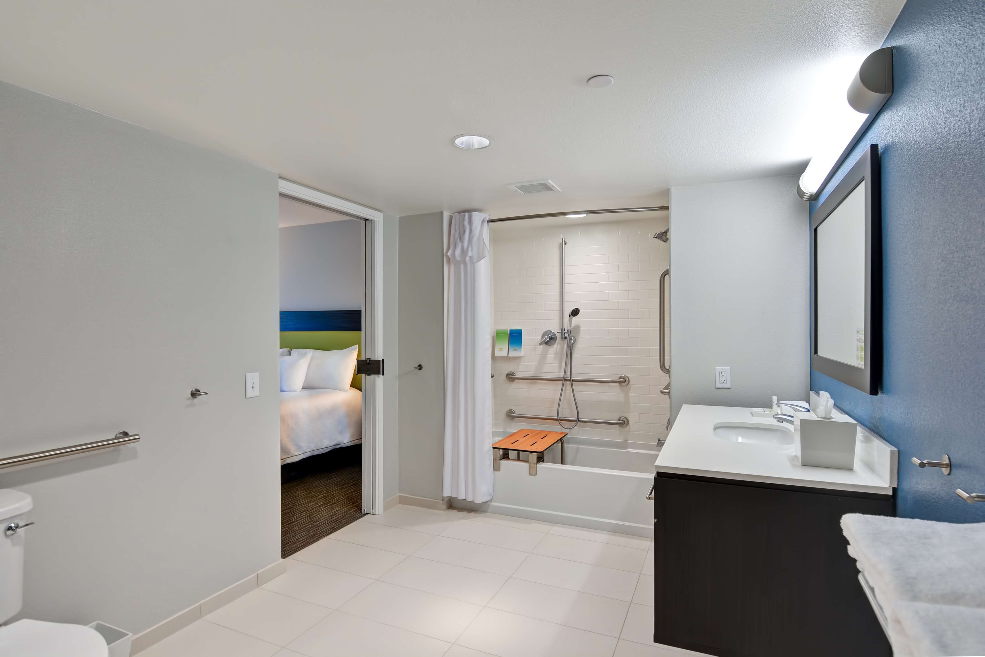 suite, 1 king bed, accessible, bathtub | bathroom | free toiletries, hair dryer, towels