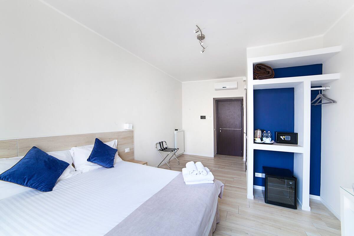 Double Room, Balcony | Iron/ironing board, free WiFi