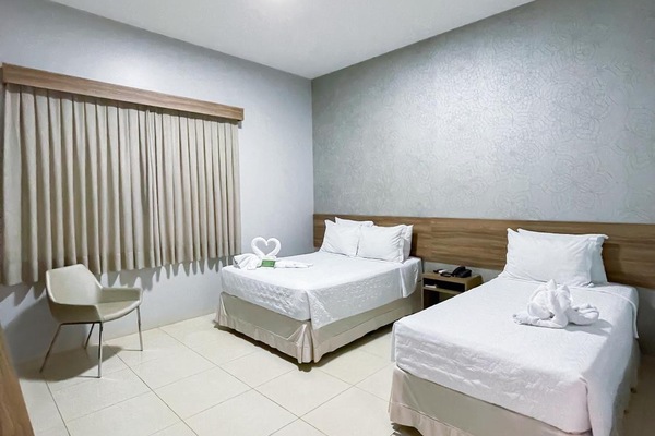 Luxe beddengoed, een minibar, een kluis op de kamer, een bureau