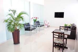 Área de estar no saguão