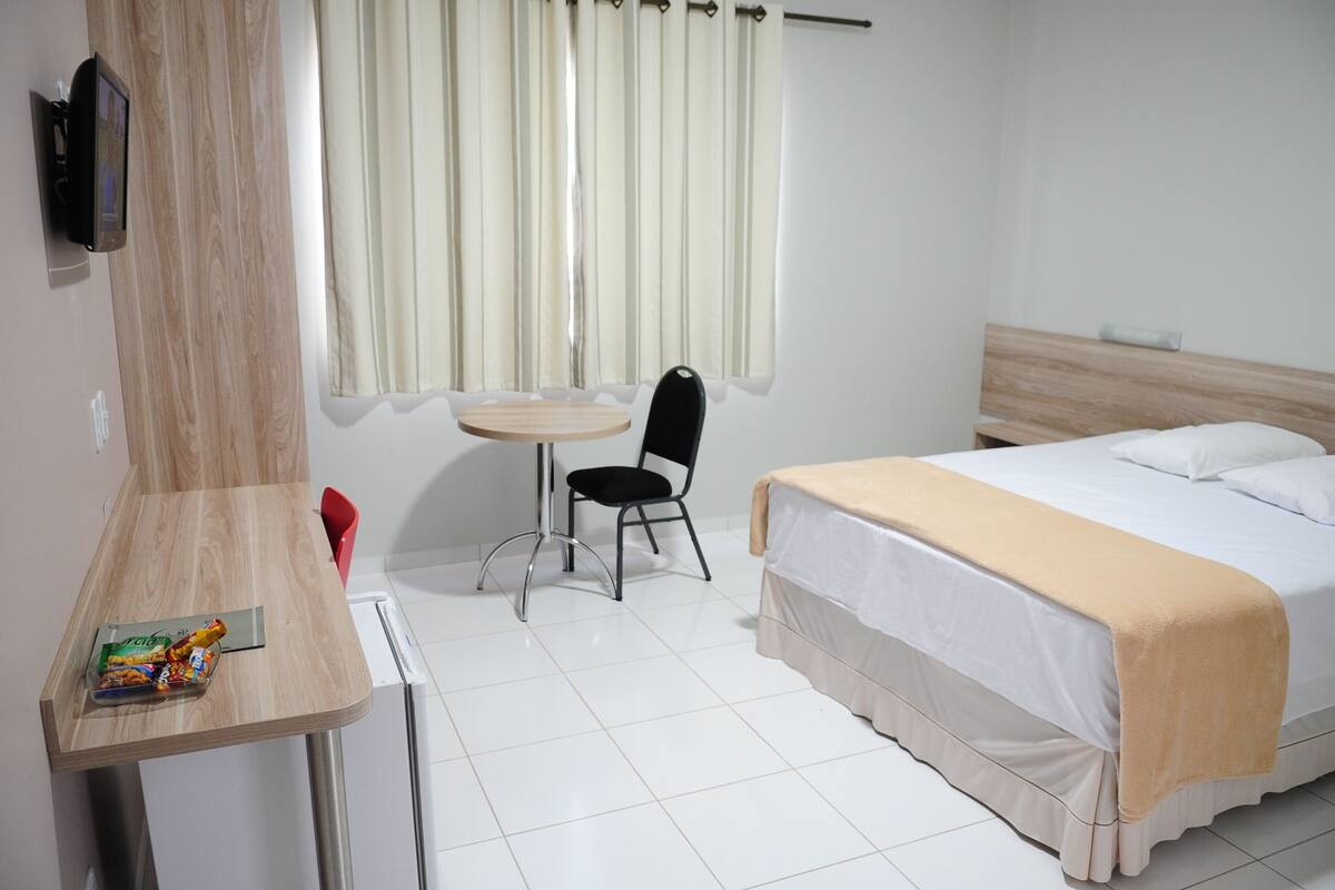 Literie de qualité, minibar, coffre-fort, bureau