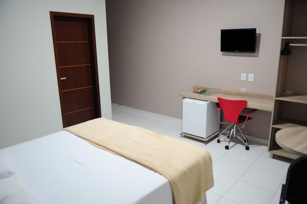 Chambre luxueuse double ou avec lits jumeaux, réfrigérateur | Literie de qualité, minibar, coffre-fort, bureau