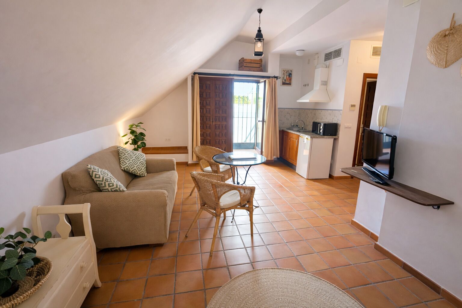 Ático, terraza | Tabla de planchar con plancha, wifi gratis, ropa de cama