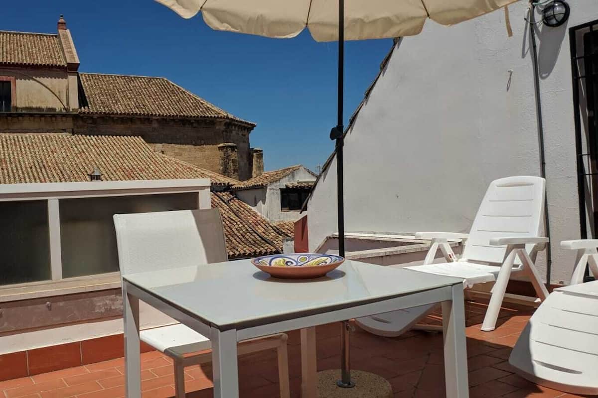 Iron/ironing board, free WiFi, bed sheets, wheelchair access