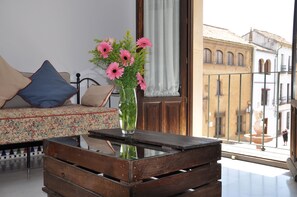 Loft | Sala de estar | TV de tela plana, Netflix