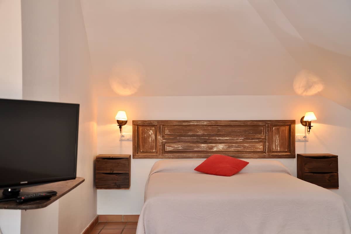 Iron/ironing board, free WiFi, bed sheets, wheelchair access