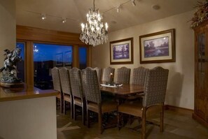 In-room dining - Baby Doe Chateau - 6 Bedrooms Home (Snowmass Village)