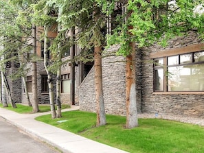 Condo, Microwave, Mountain View (Aspenwood L11) | Property grounds