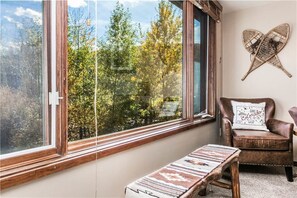 Condo, 2 Bedrooms | Living area