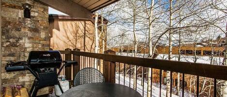 Condo, 2 Bedrooms | BBQ/picnic Area