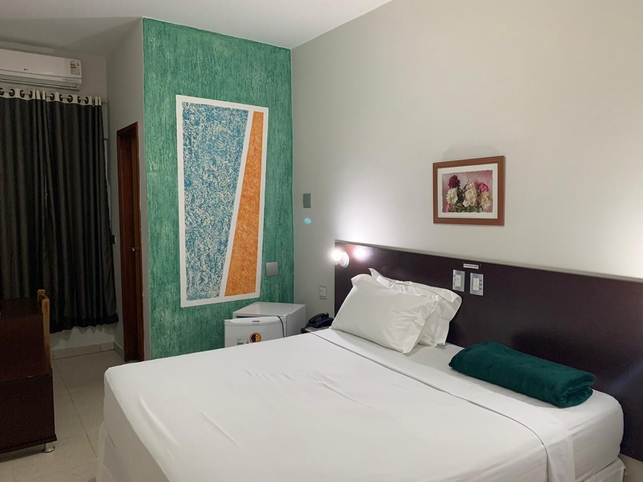 Deluxe Double Room, Ensuite | Minibar, desk, free WiFi, bed sheets