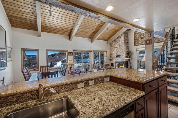 Condo, 3 Bedrooms, Microwave, Mountain View (Snowmass Mountain L6) | Private kitchen