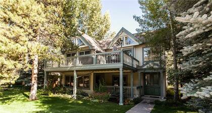 West End Splendor - 5 Bedrooms Home