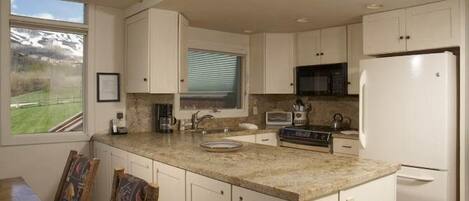 獨棟房屋, 3 間臥室, 浴缸, 山景 (Snowmass Villa 21) | 私人廚房 | 微波爐、咖啡機/沖茶器