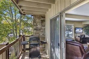 Condo, 2 habitaciones, balcón, vista a la montaña (Woodbridge 19C) | Balcón