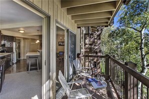 Condo, 2 Bedrooms, Balcony, Mountain View (Woodbridge 19C) | Balcony