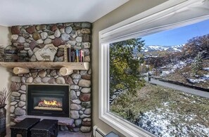 Condo, 2 Bedrooms, Balcony, Mountain View (Woodbridge 19C) | Living room