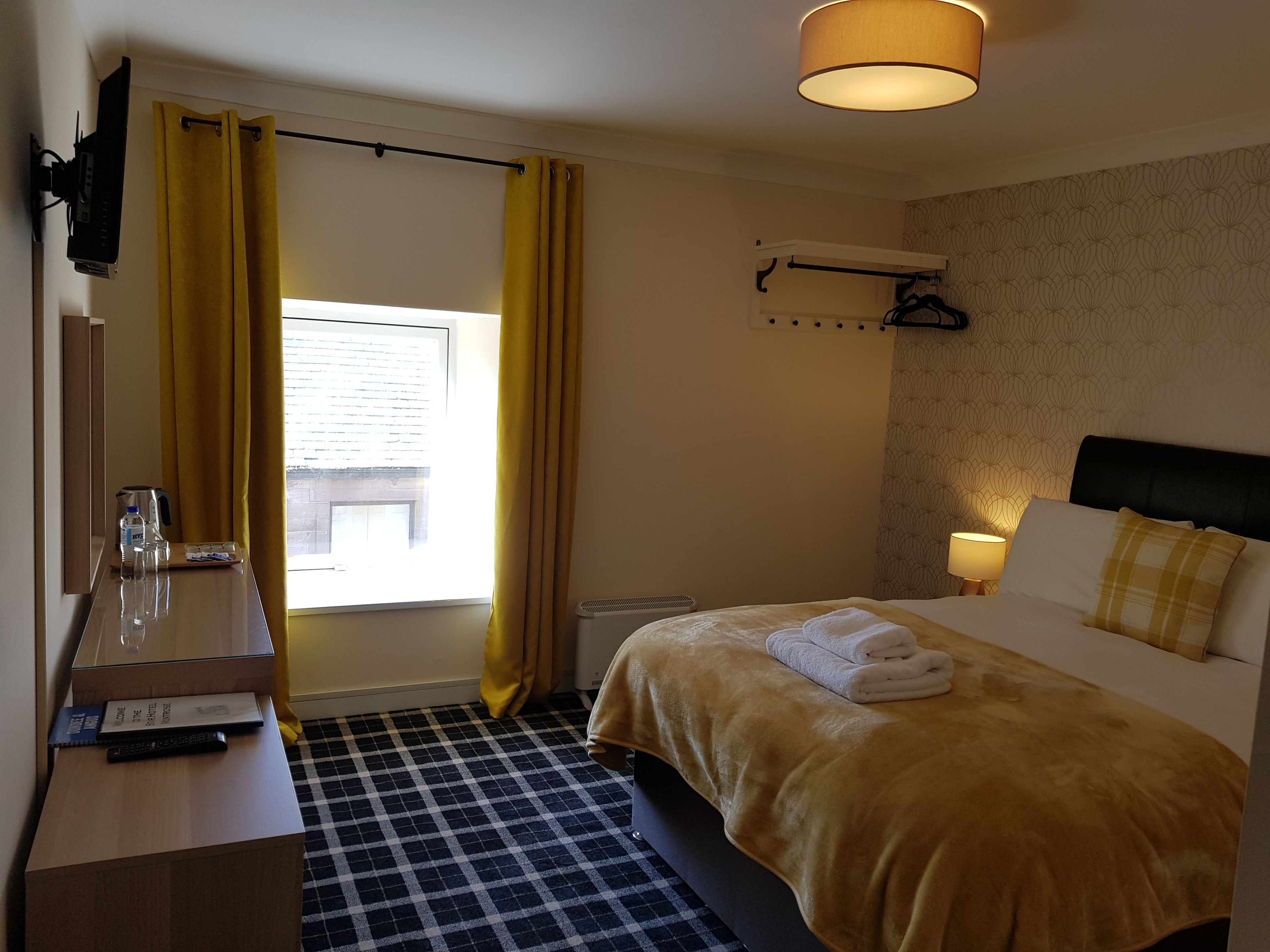 double room | 1 bedroom, desk, laptop workspace, blackout curtains