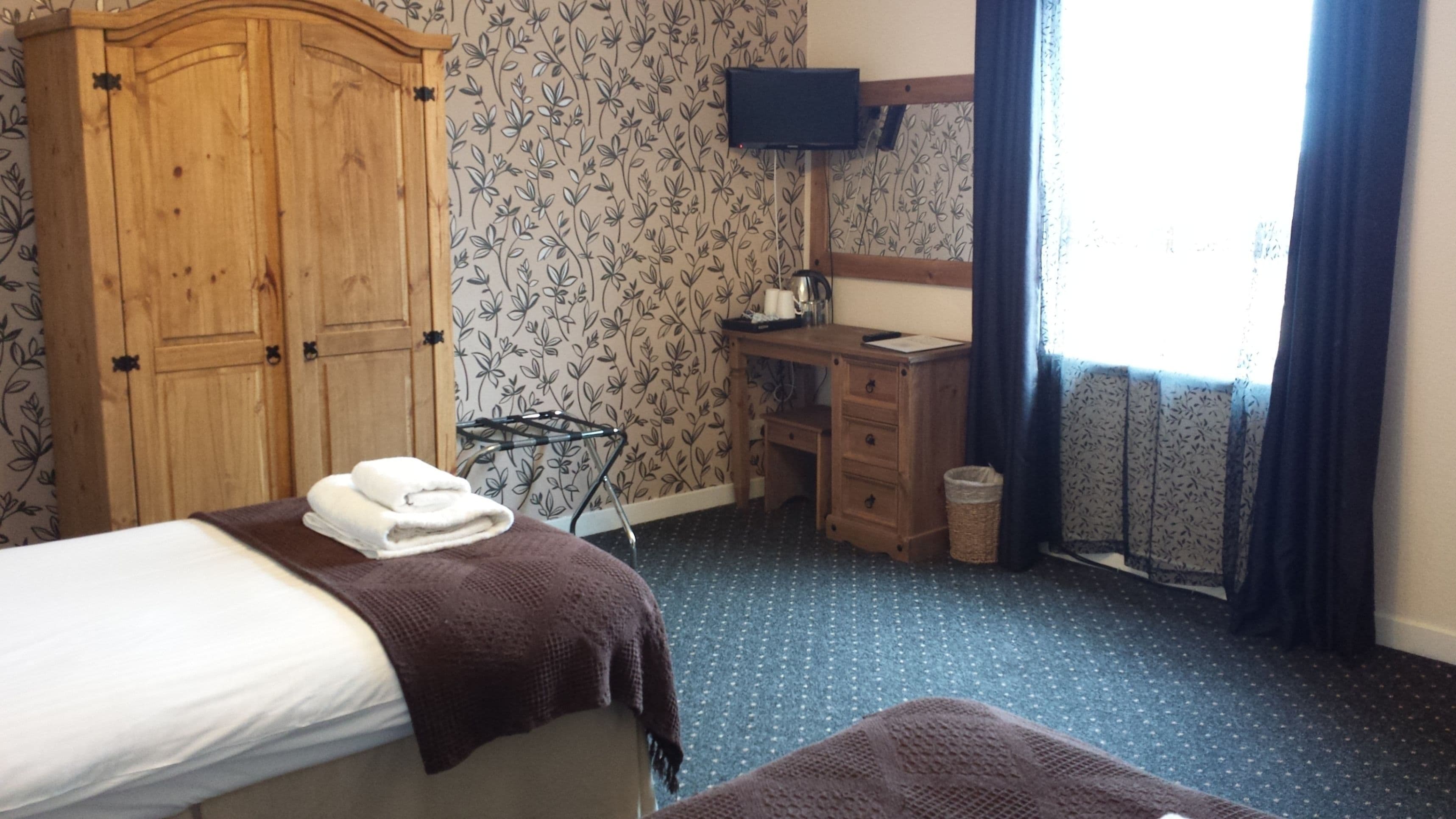 family triple room | 1 bedroom, desk, laptop workspace, blackout curtains