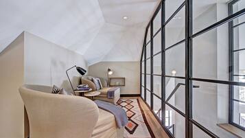 Condo, 5 Bedrooms | Interior