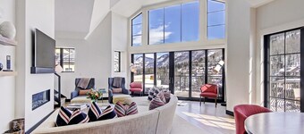 Iconic 5 Bedroom Penthouse at the Ritz-Carlton by RedAwning - Save 20% on 7+ Nights!