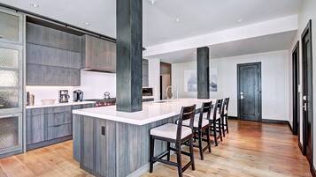 Condo, 5 Bedrooms | Property grounds