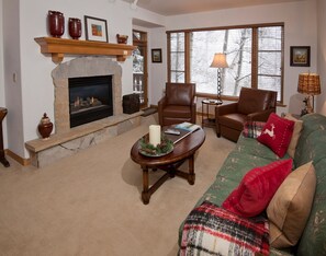 Condo, 2 Bedrooms | Living area