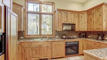 Refrigerador, microondas, horno, lavavajillas