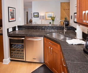 Condo, 1 Bedroom | Private kitchen | Fridge, microwave, oven, coffee/tea maker