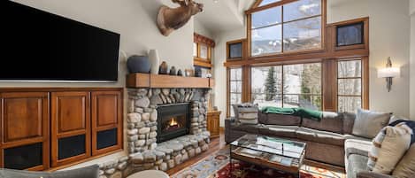 Townhome, 3 Bedrooms | Living area | 42-inch TV with cable channels, DVD player