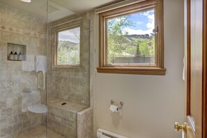 Casa de ciudad, 3 habitaciones | Baño | Toallas y shampoo 