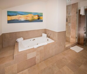 Condo, 3 Bedrooms | Bathroom | Towels, shampoo - Lavish 3br 3.5ba Bachelor Gulch  Steps To Lifts 3 Bedroom Condo by RedAwning (Avon)