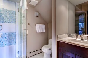 Townhome, 4 Bedrooms | Bathroom | Free toiletries, hair dryer, towels - Luxe Pines Lodge Townhome Sleeps 10 4 Bedroom Townhouse by RedAwning (Avon)