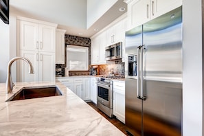 Casa adosada, 4 habitaciones | Cocina privada | Frigorífico grande, microondas, horno y placa de cocina