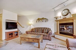 Condo, 2 Bedrooms | Living area