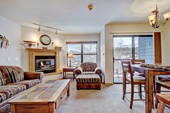 Condo, 2 Bedrooms | Living area | TV, fireplace, DVD player