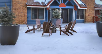 Bright 2br 2ba - Steps To Vibrant Main Street + Ski-to-town 2 Bedroom Condo by RedAwning