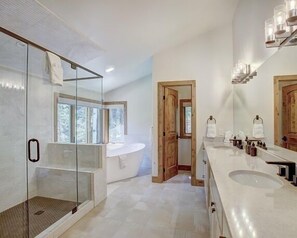 House, 4 Bedrooms | Bathroom