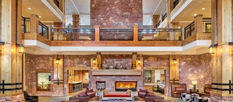 Stunning penthouse with 3,600 sq. ft. of luxury! by RedAwning - Save 20% on 7+ Nights!