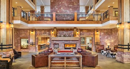 Stunning penthouse with 3,600 sq. ft. of luxury! by RedAwning