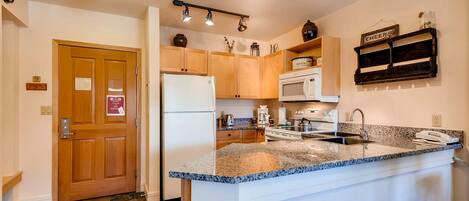 Lejlighed - 1 soveværelse | Privat køkken | Køleskab/fryser i fuld størrelse, mikrobølgeovn, ovn, kogeplade